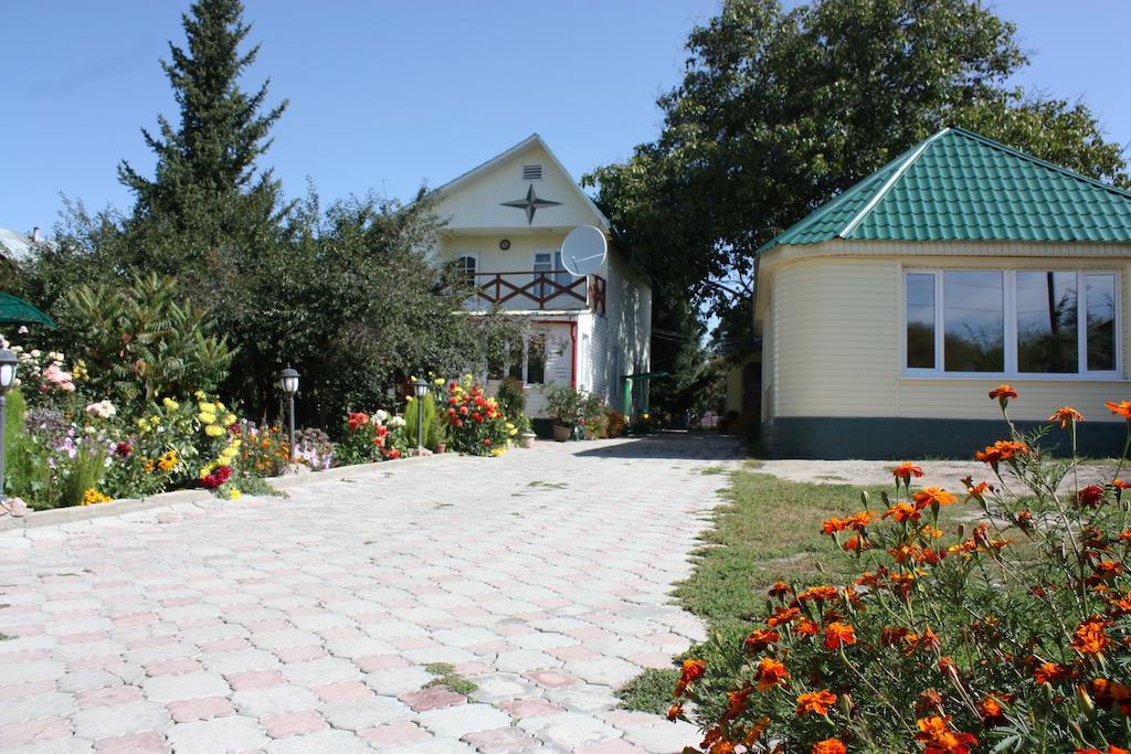 Jamilya'S B&B Guest House Karakol Exterior photo